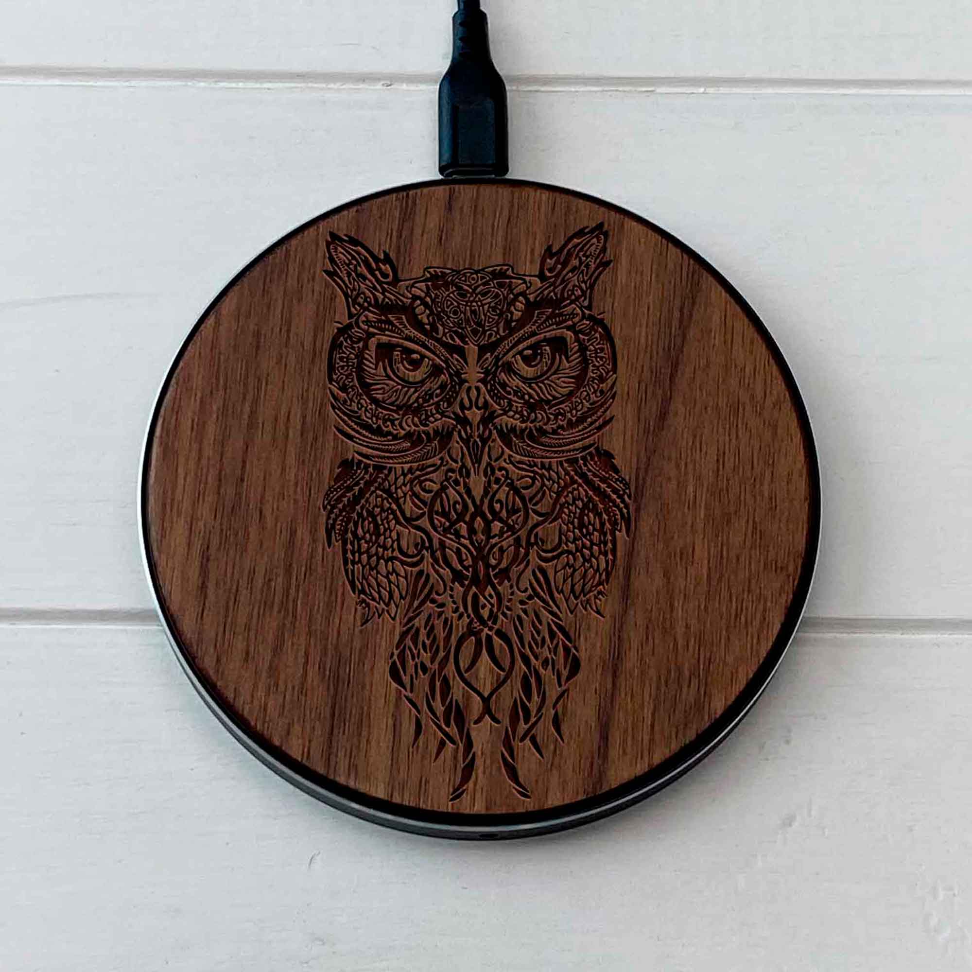 Wireless Fast Charger engraving Sova – skinwoodukraine