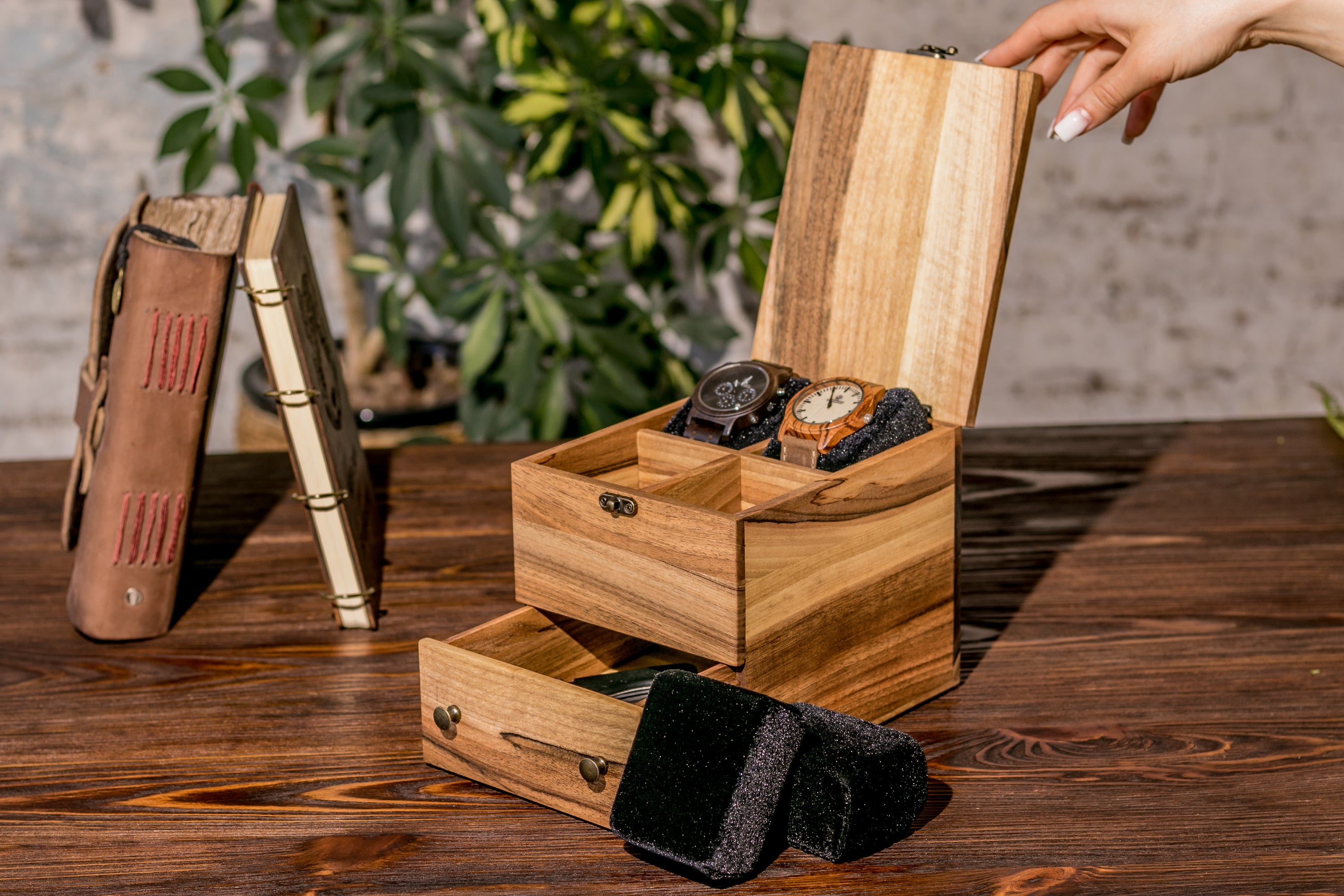 Watch box with accessory drawer - 4 Watches