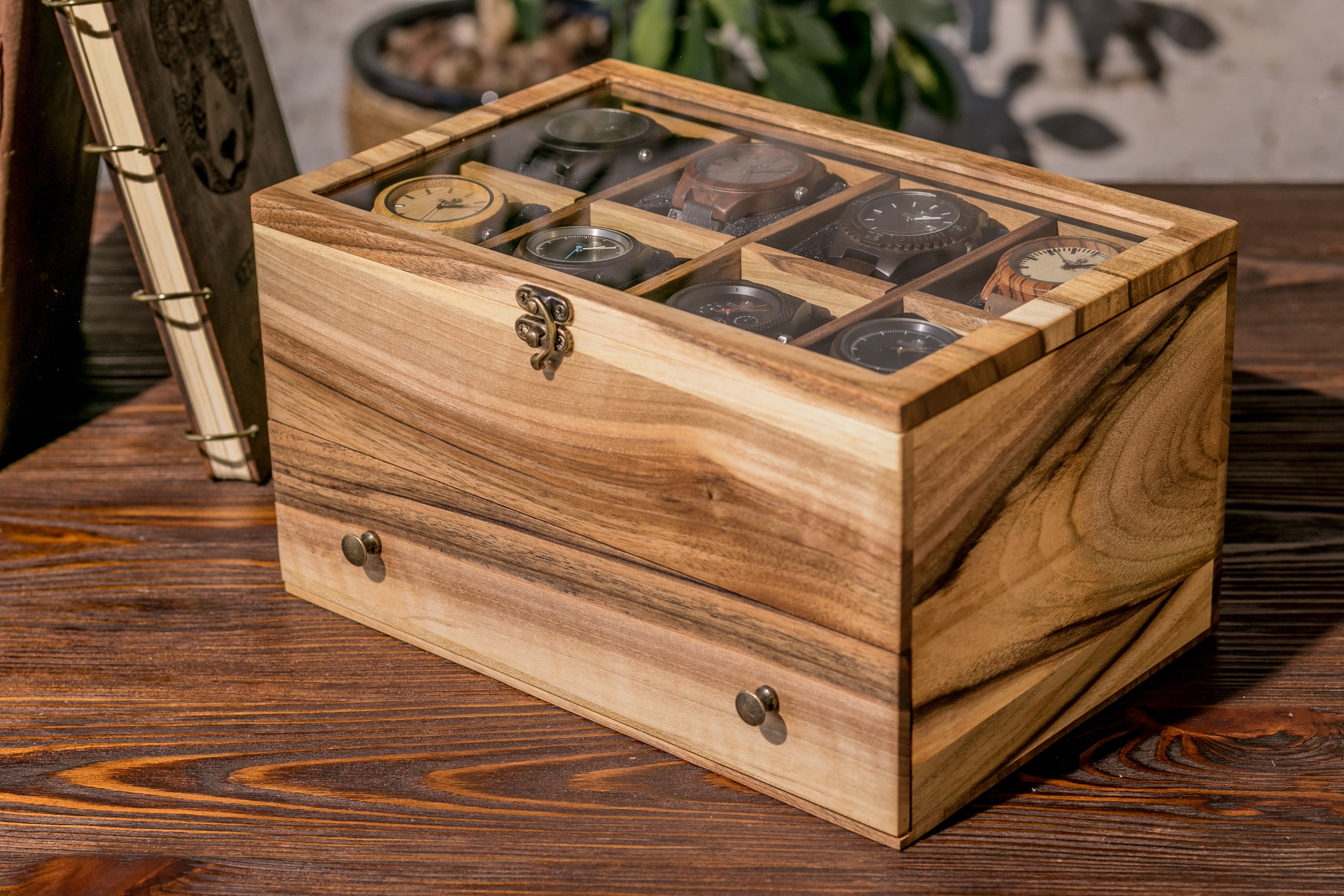 Watch box with accessory drawer - 8 Watches