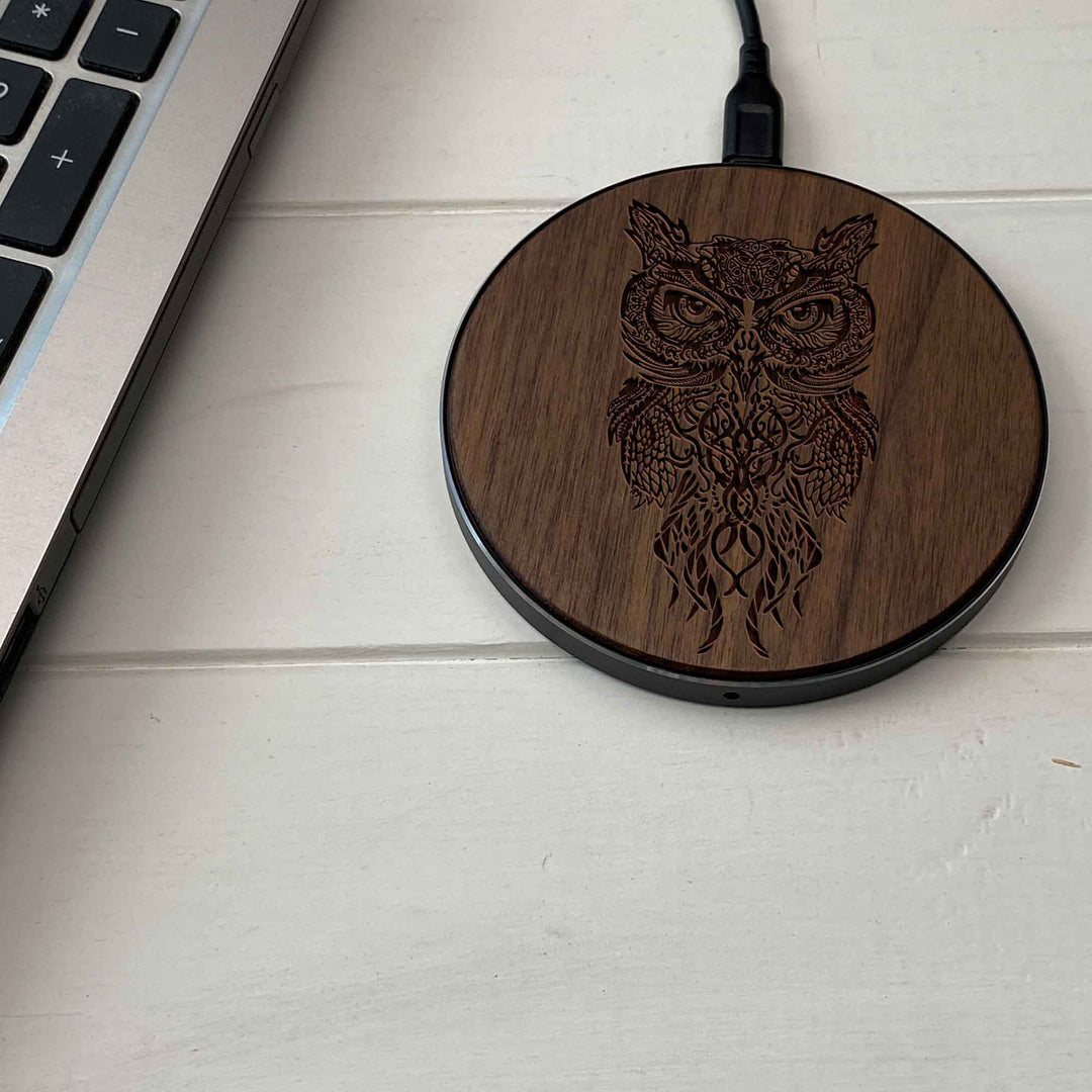 Wireless Fast Charger engraving Sova photo №5