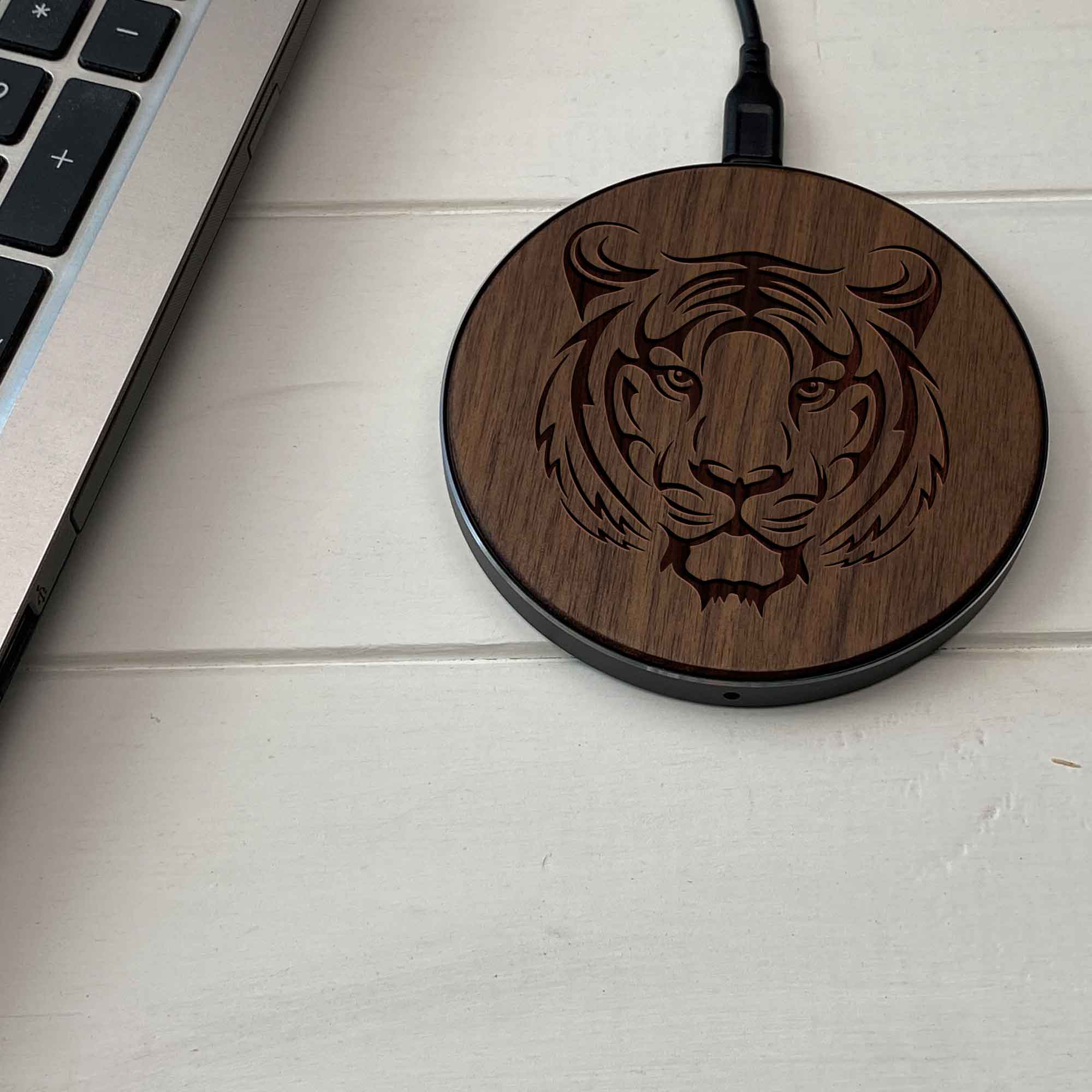 Wireless Fast Charger engraving Tiger