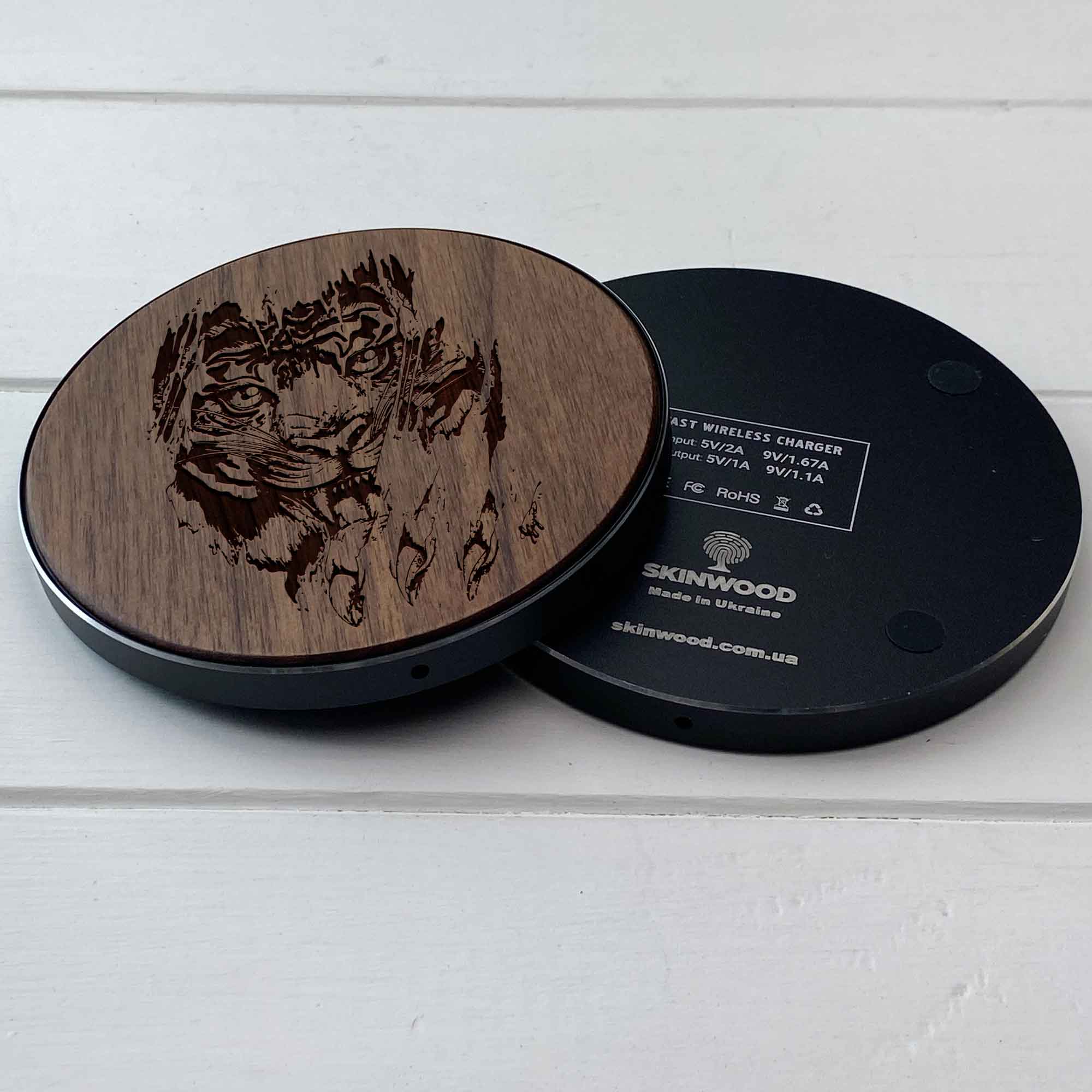 Wireless Fast Charger engraving Tiger2