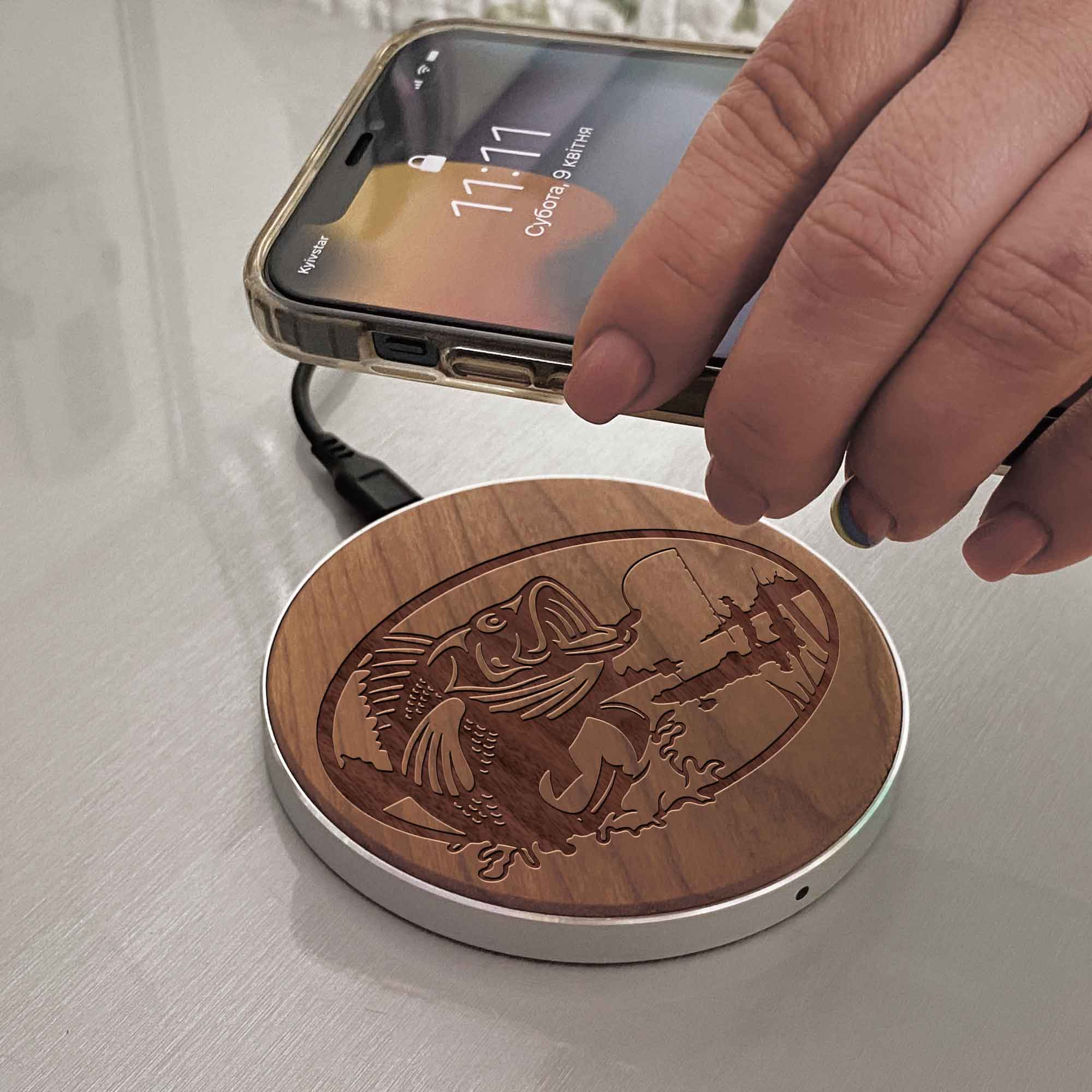 Wireless Fast Charger engraving Fishing