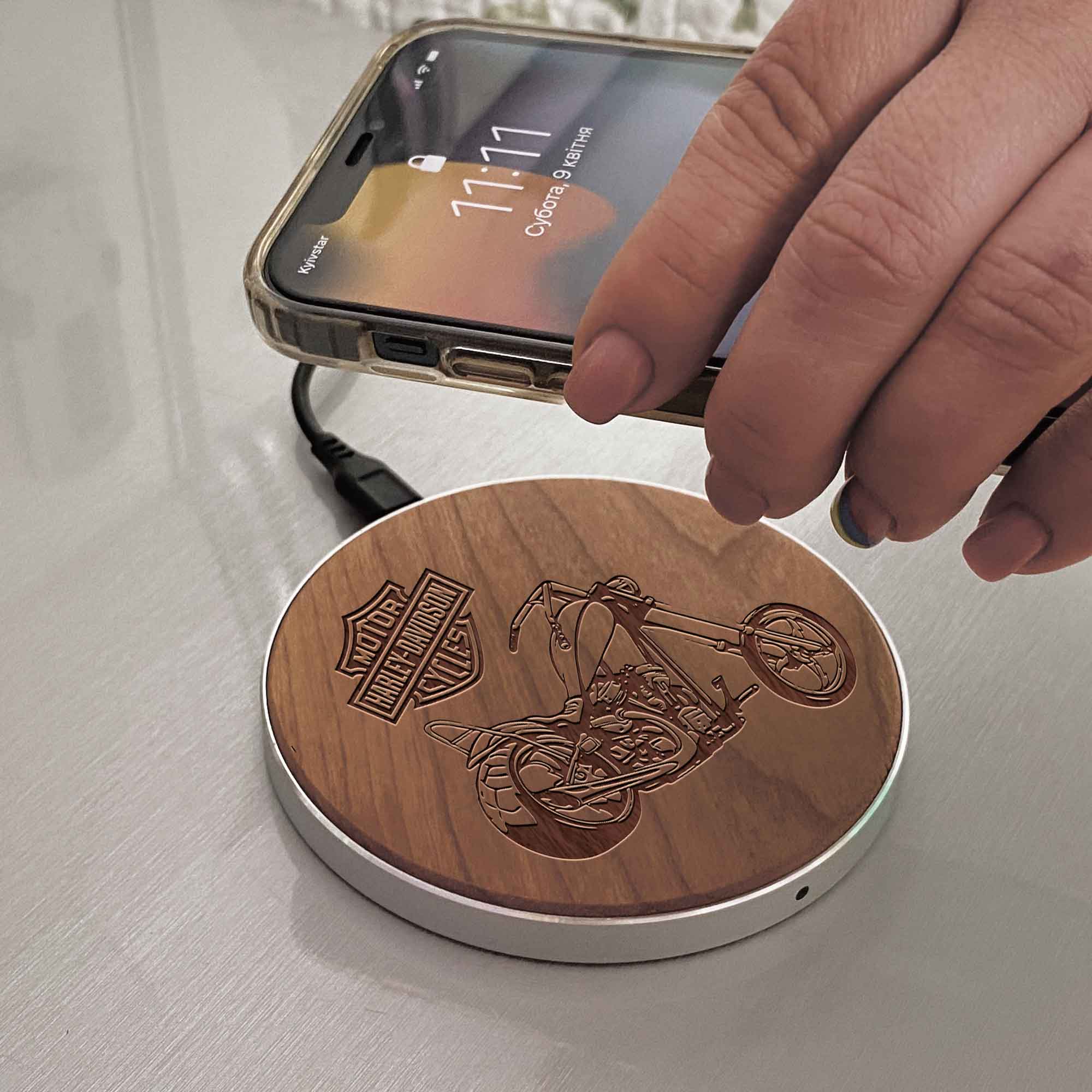 Wireless Fast Charger engraving Harley
