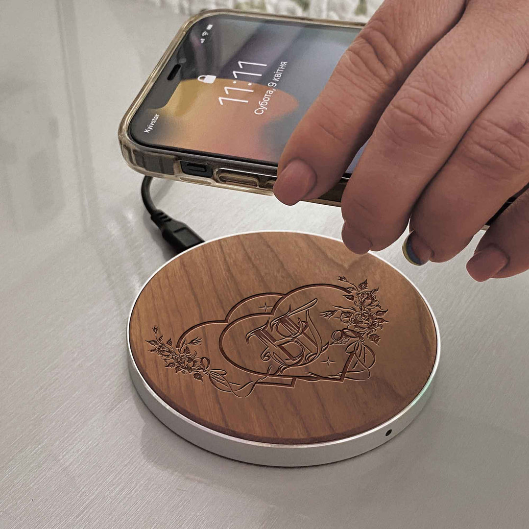 Wireless Fast Charger engraving Heart photo №3