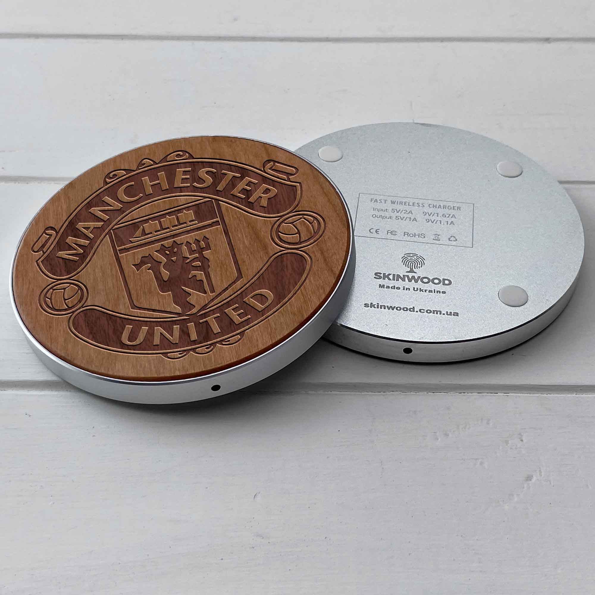 Wireless Fast Charger engraving Manchester football