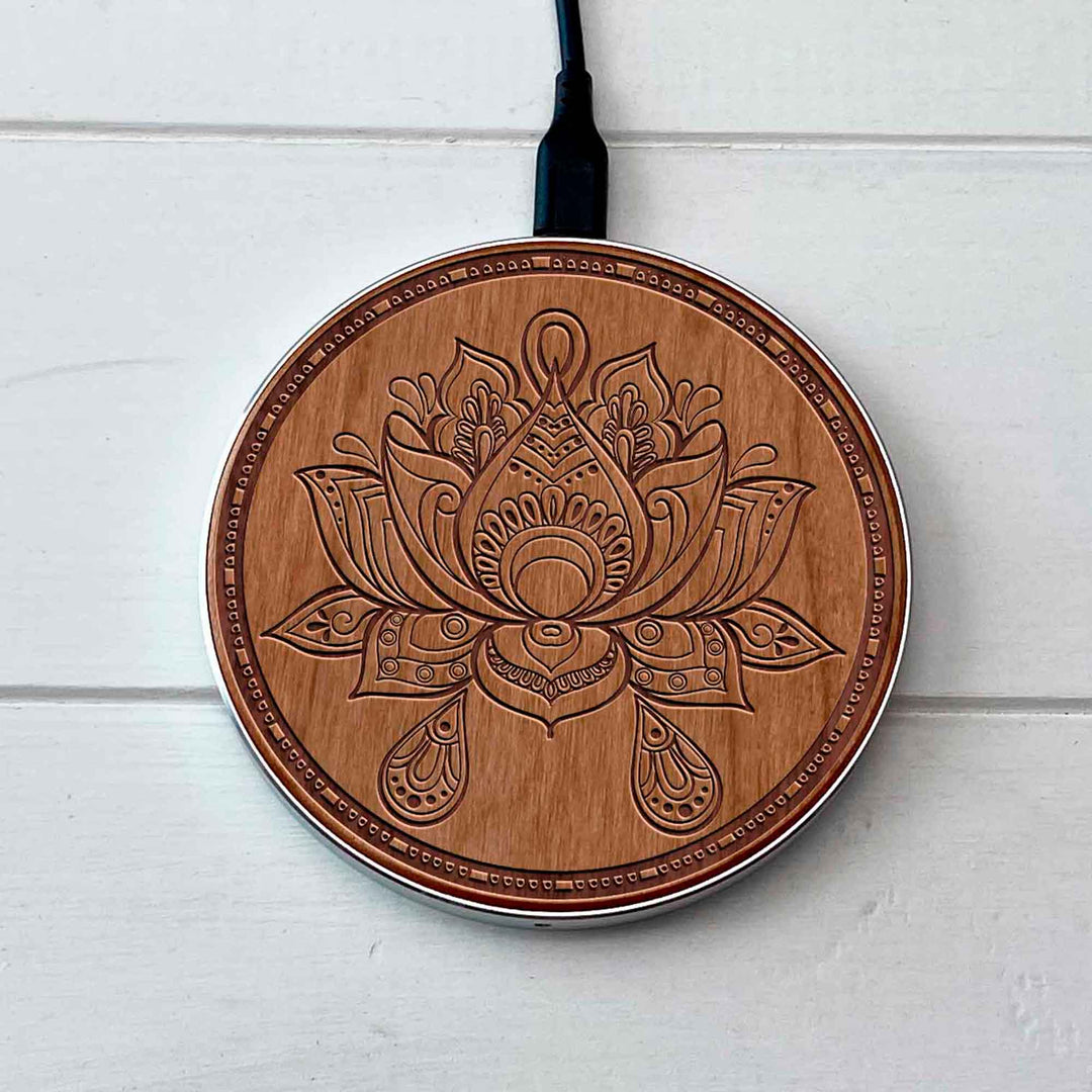 Wireless Fast Charger engraving Mandala photo