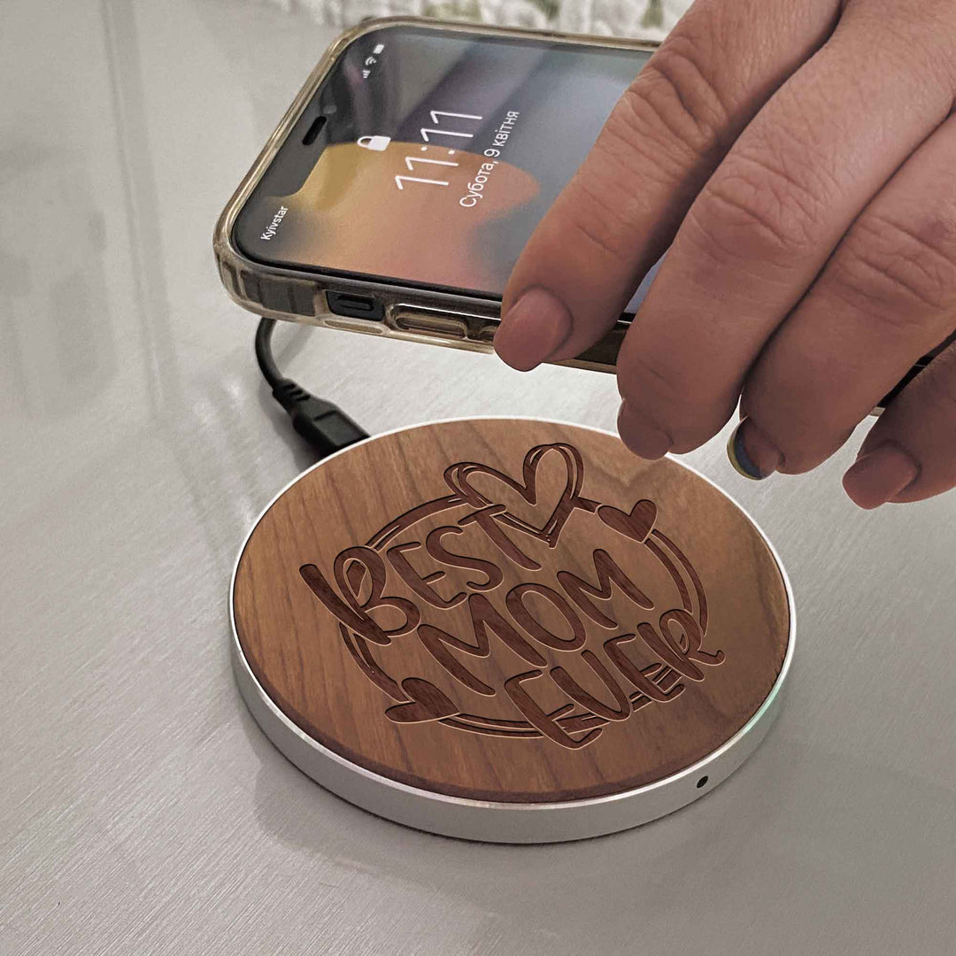 Wireless Fast Charger engraving Mom photo №3