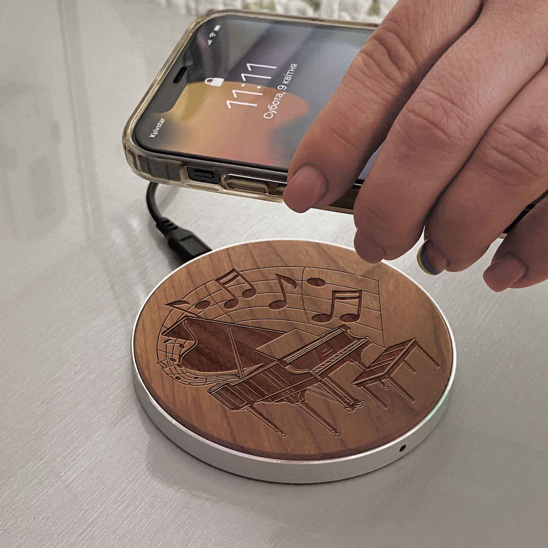 Wireless Fast Charger engraving Piano photo №3