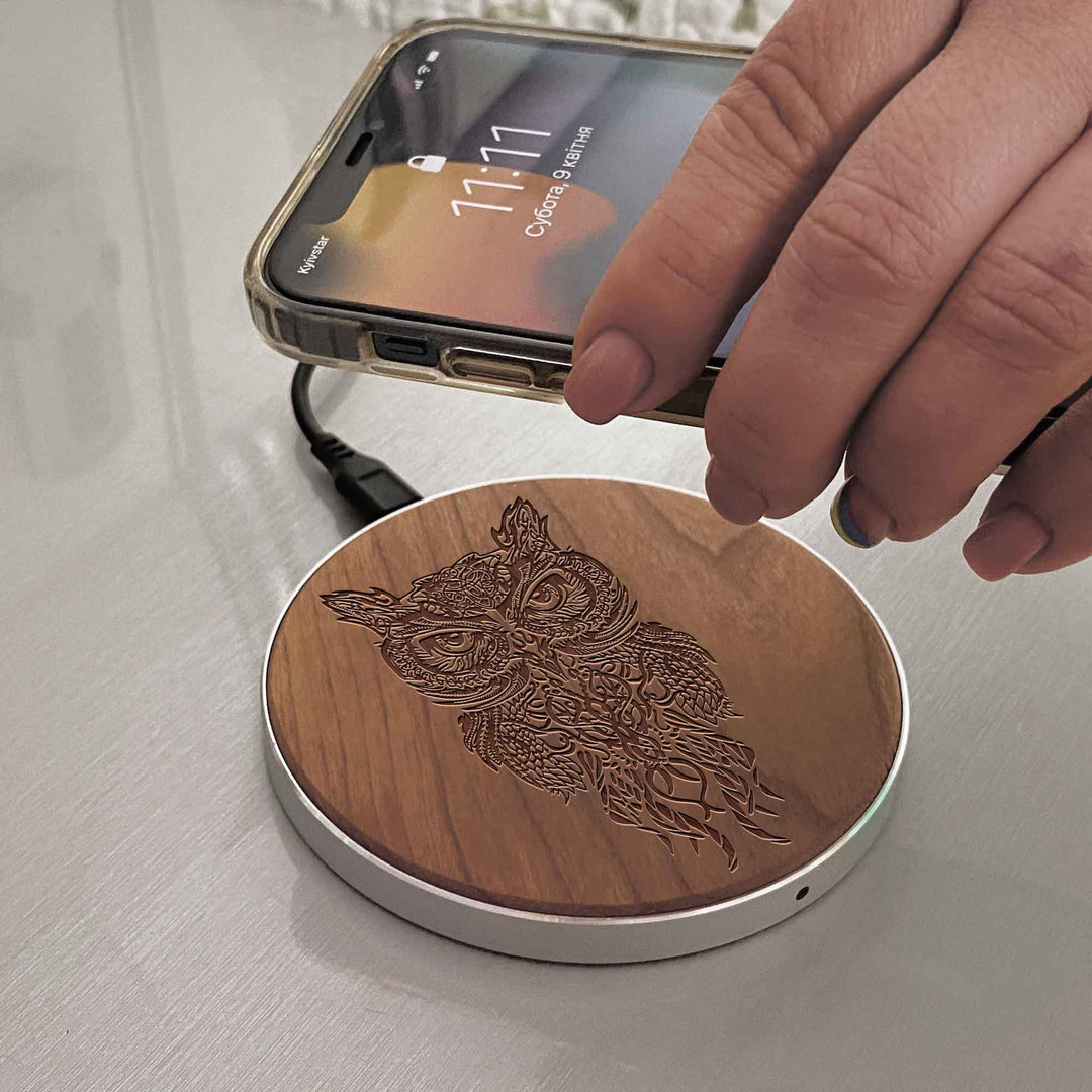 Wireless Fast Charger engraving Sova photo №4