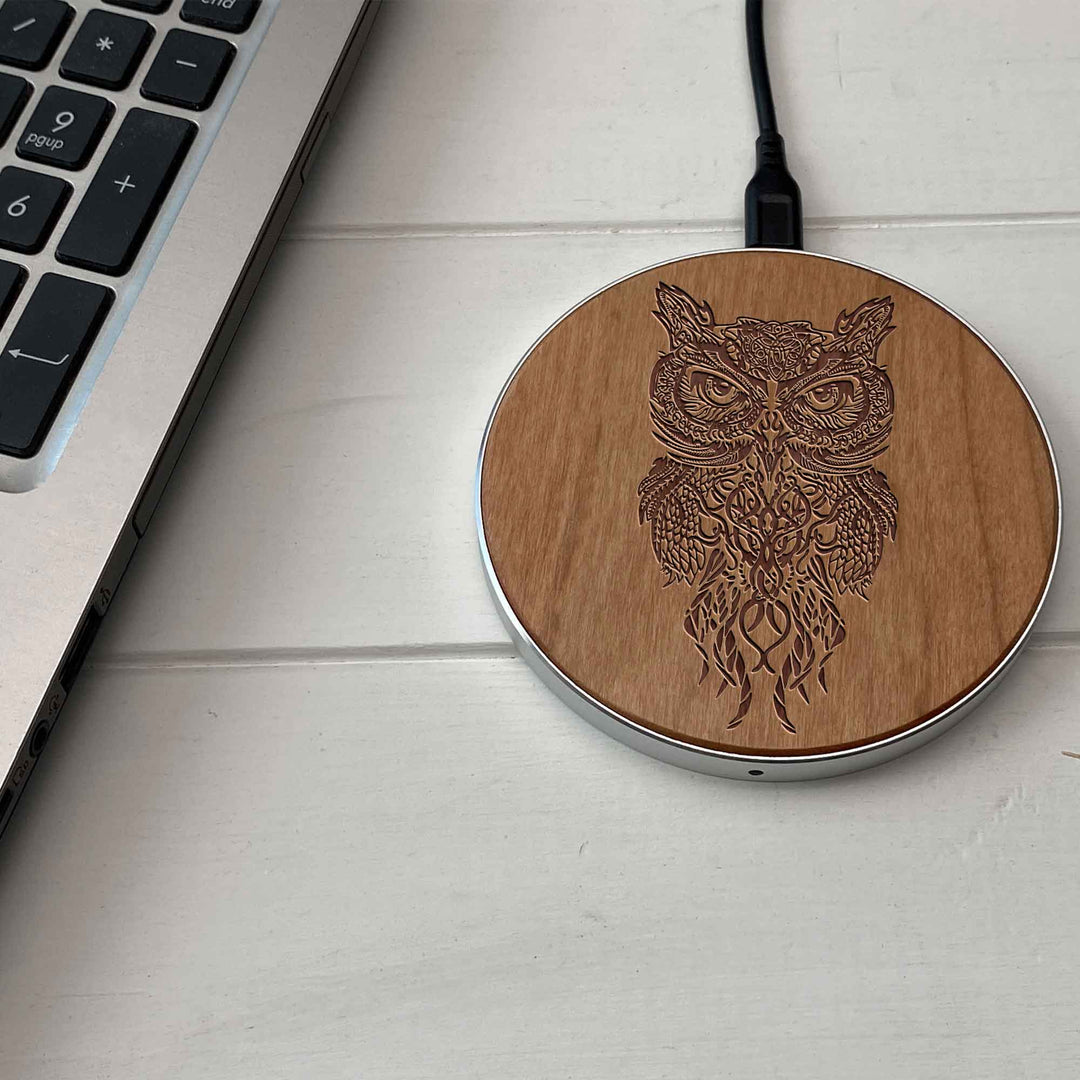 Wireless Fast Charger engraving Sova photo №6