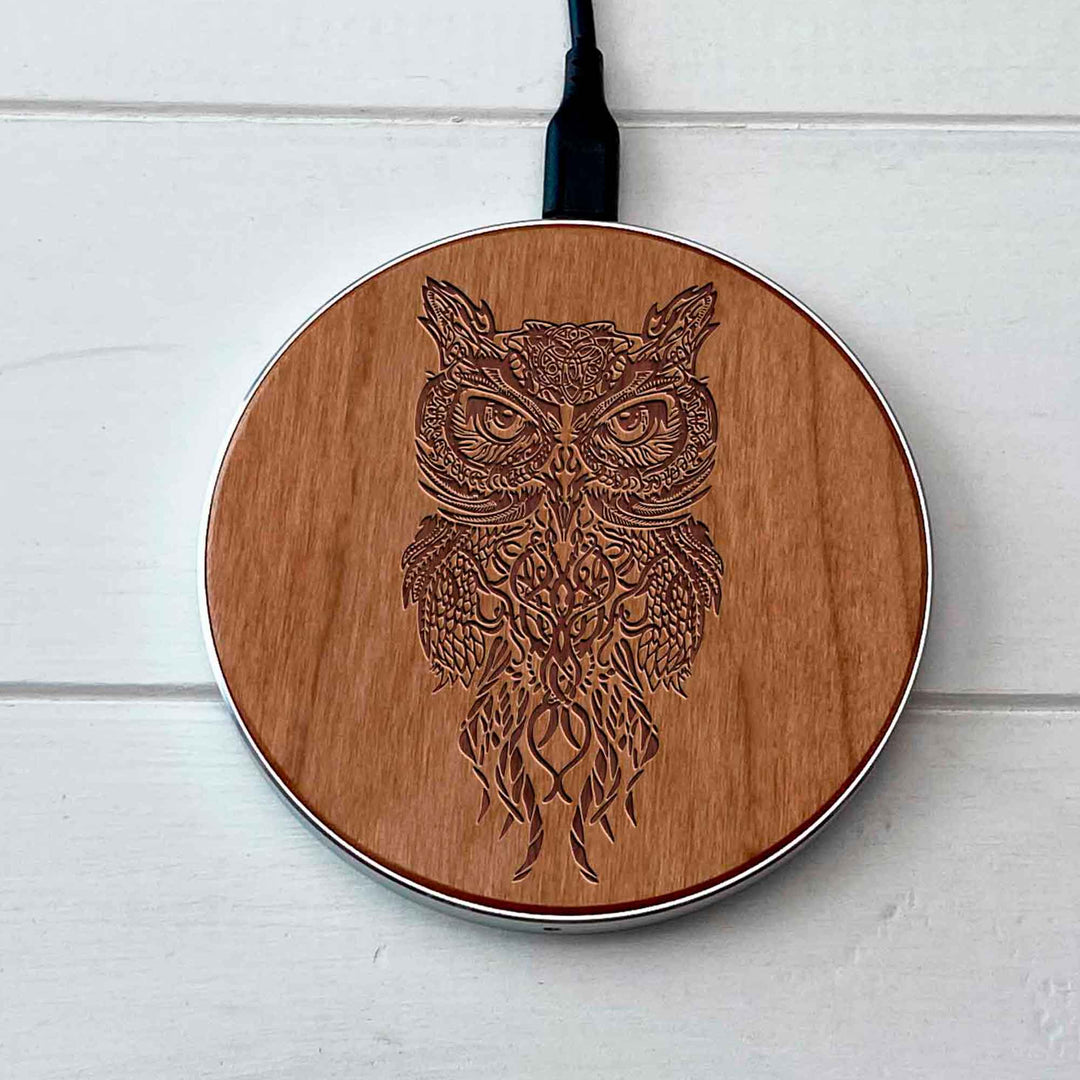 Wireless Fast Charger engraving Sova photo №2