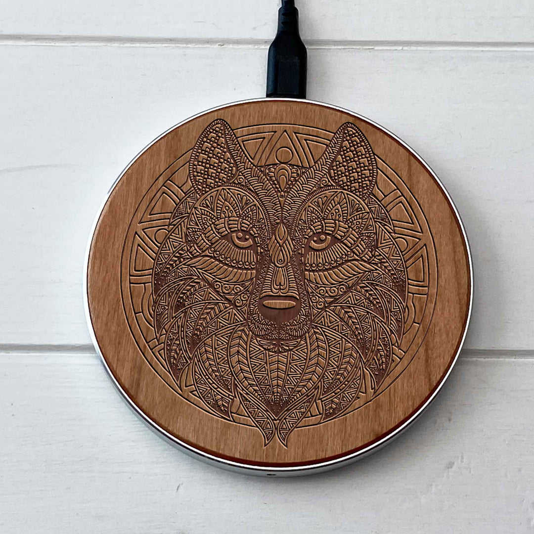 Wireless Fast Charger engraving Wolf photo