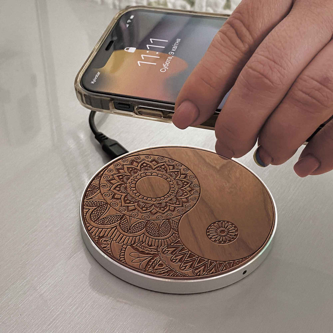 Wireless Fast Charger engraving Yan_Yong photo №3