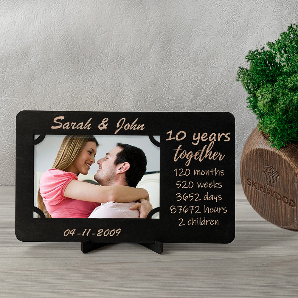 Wood Frame Family engraved photo